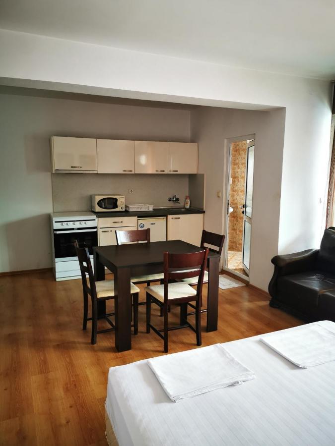 Jelezchevi Guest Rooms Primorsko Eksteriør bilde