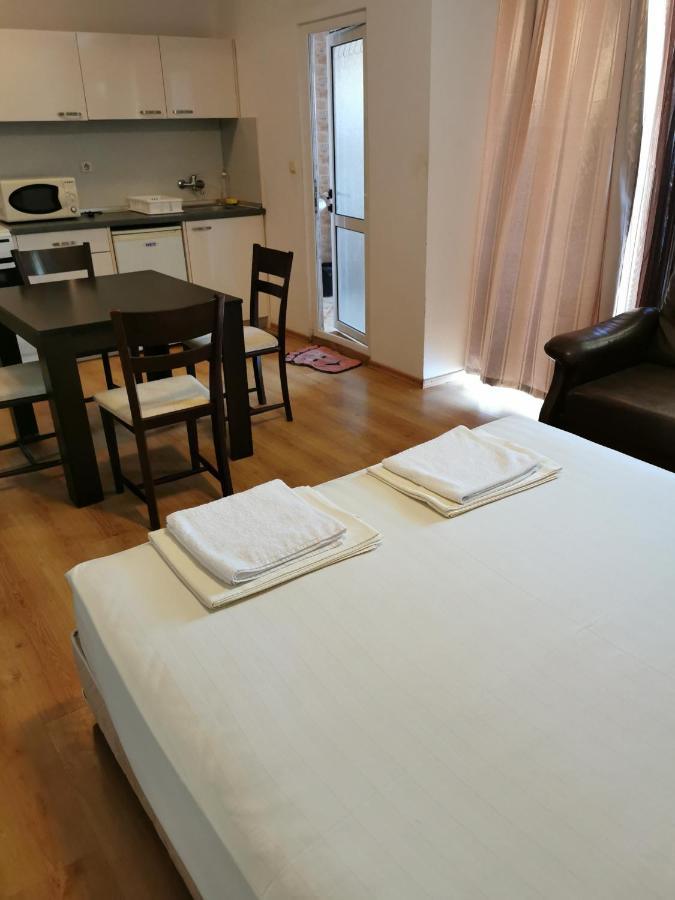Jelezchevi Guest Rooms Primorsko Eksteriør bilde