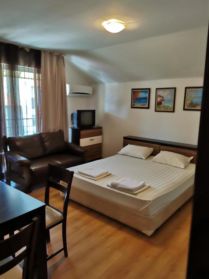 Jelezchevi Guest Rooms Primorsko Eksteriør bilde