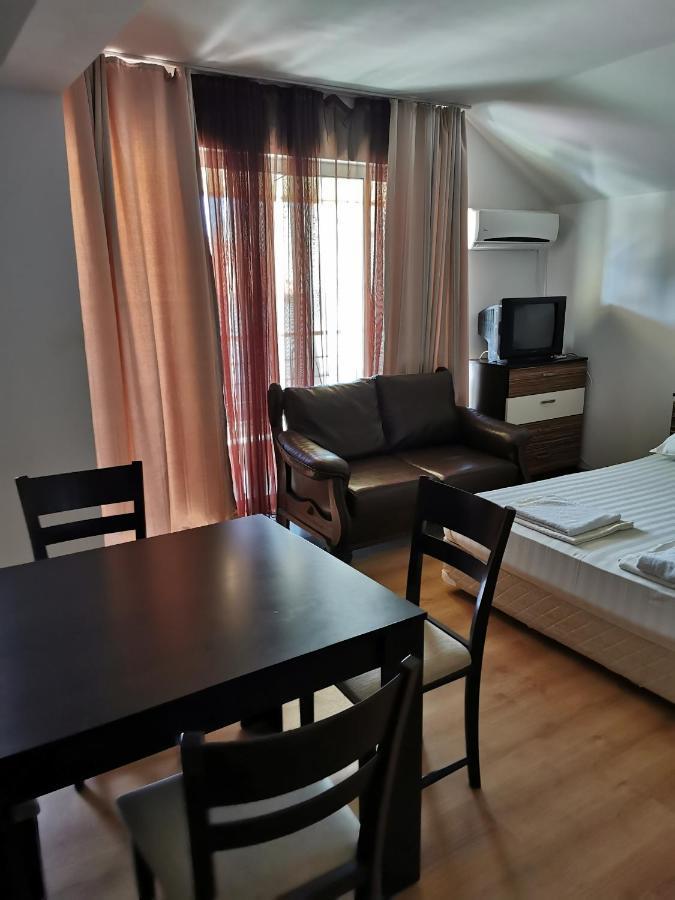 Jelezchevi Guest Rooms Primorsko Eksteriør bilde