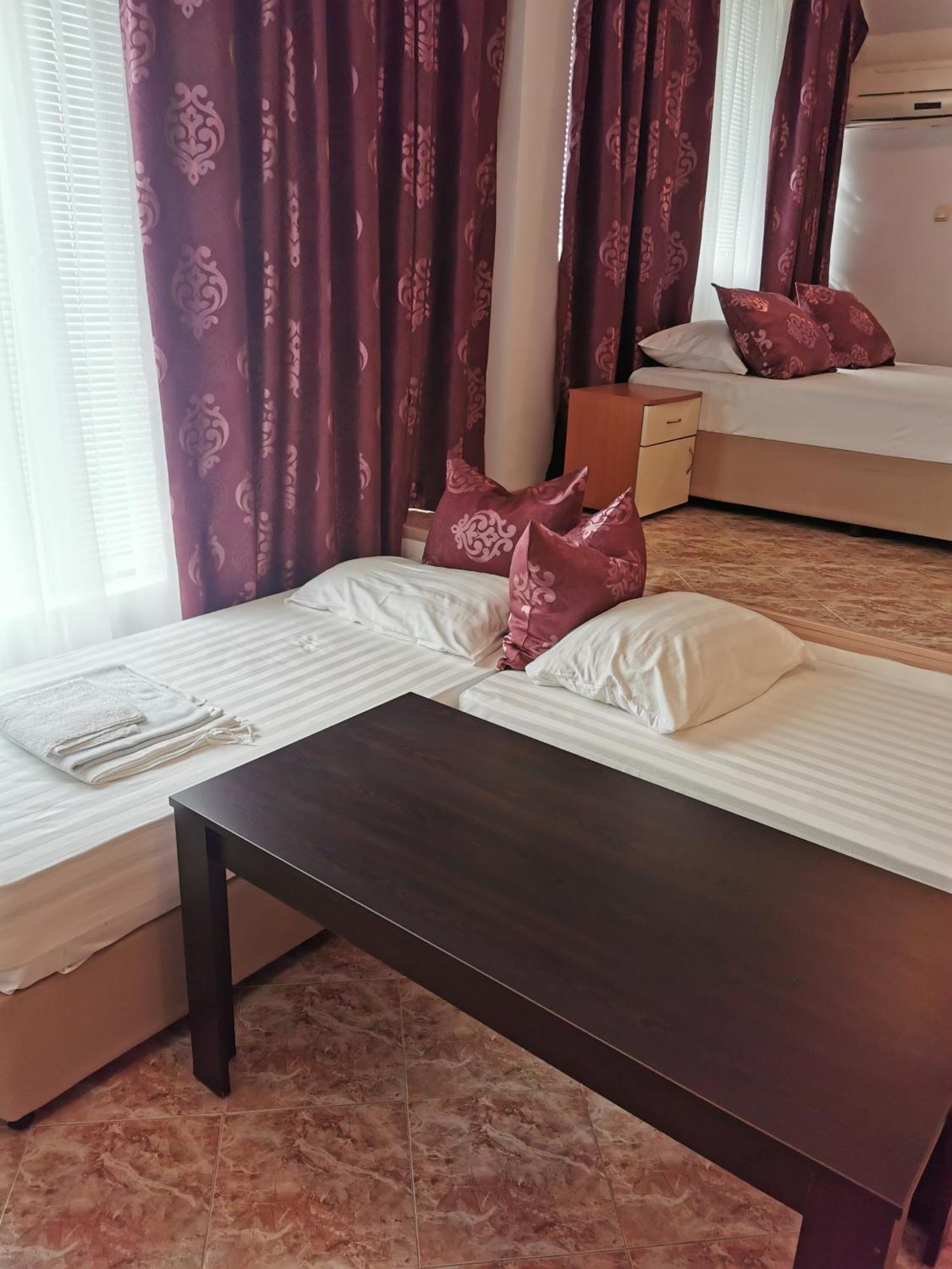 Jelezchevi Guest Rooms Primorsko Eksteriør bilde